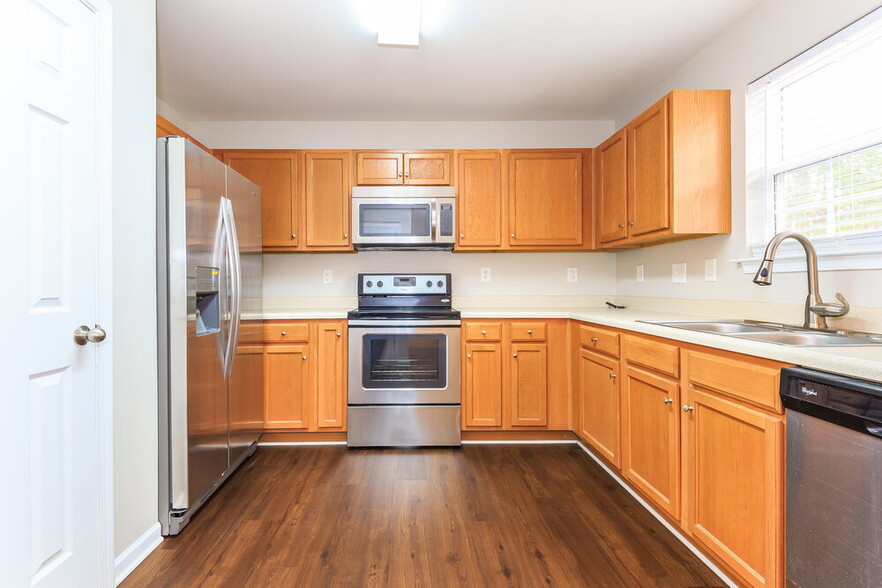 Building Photo - 5020 Wicklow Dr