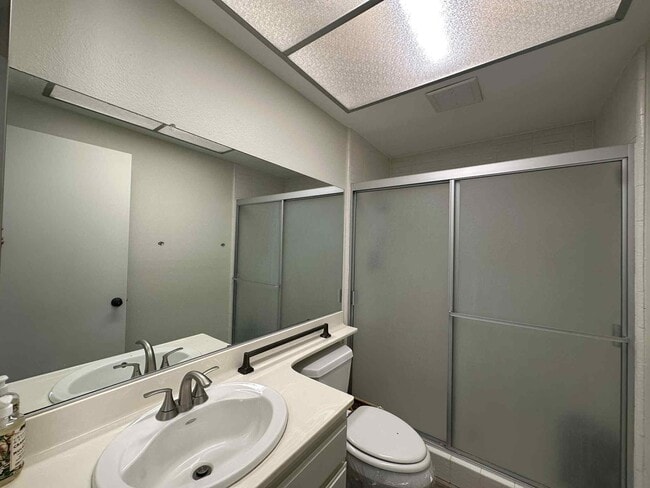 Building Photo - 2350 E Miramonte Cir
