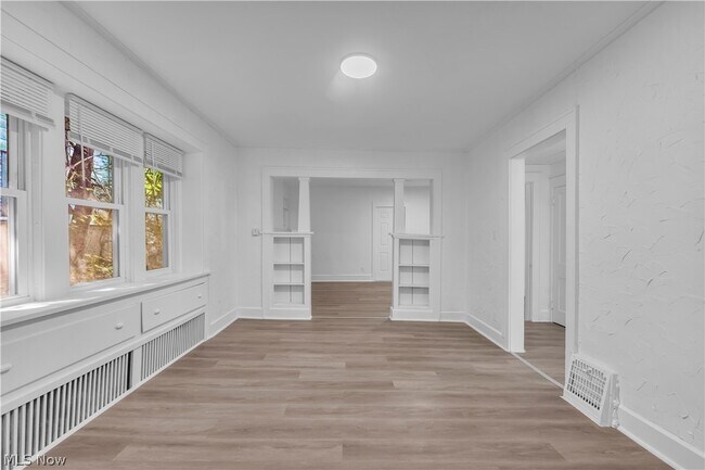 Building Photo - 712 Roselle Ave