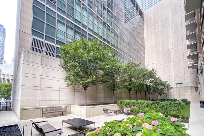 Building Photo - 161 W 61st St