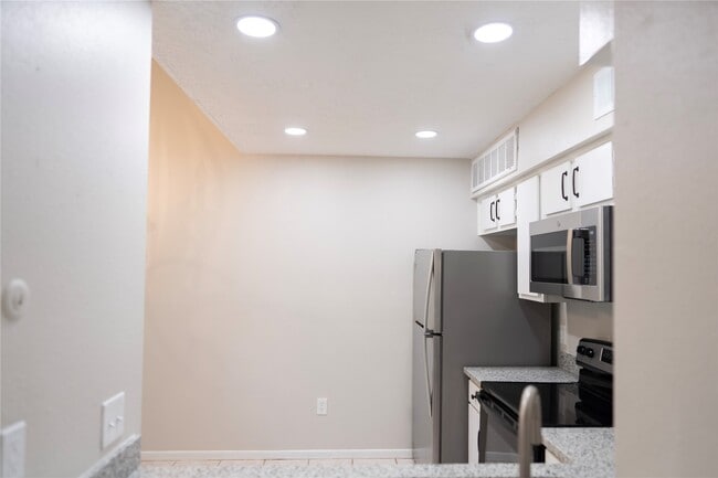 Building Photo - 2021 Spenwick Dr