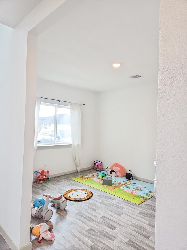 Building Photo - 7219 Sunbreeze Ln