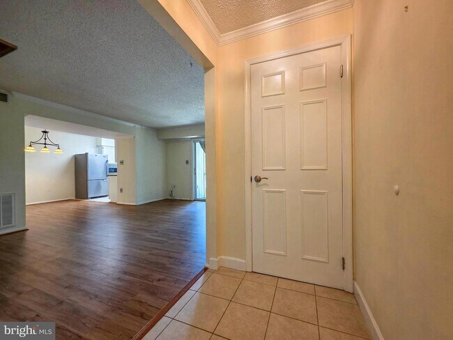 Building Photo - 7758 New Providence Dr
