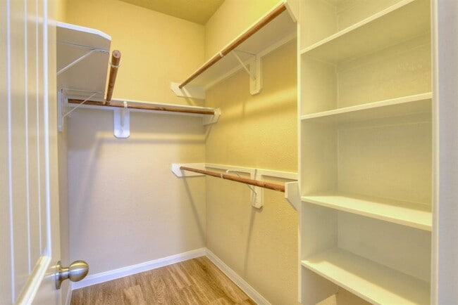 Building Photo - 3213 Buttercup Dr