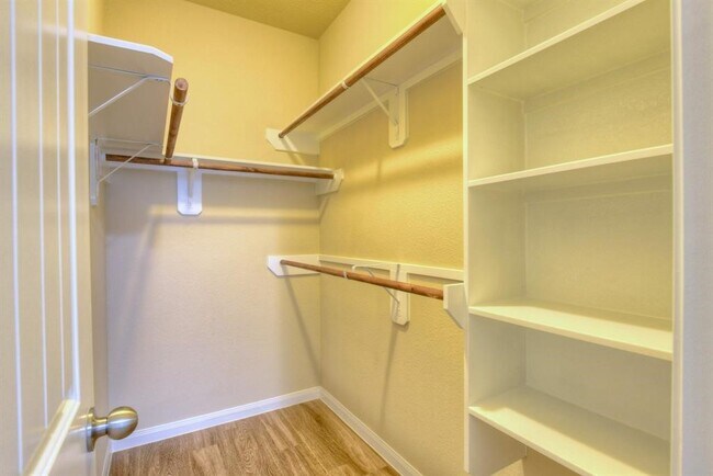 Building Photo - 3226 Buttercup Dr