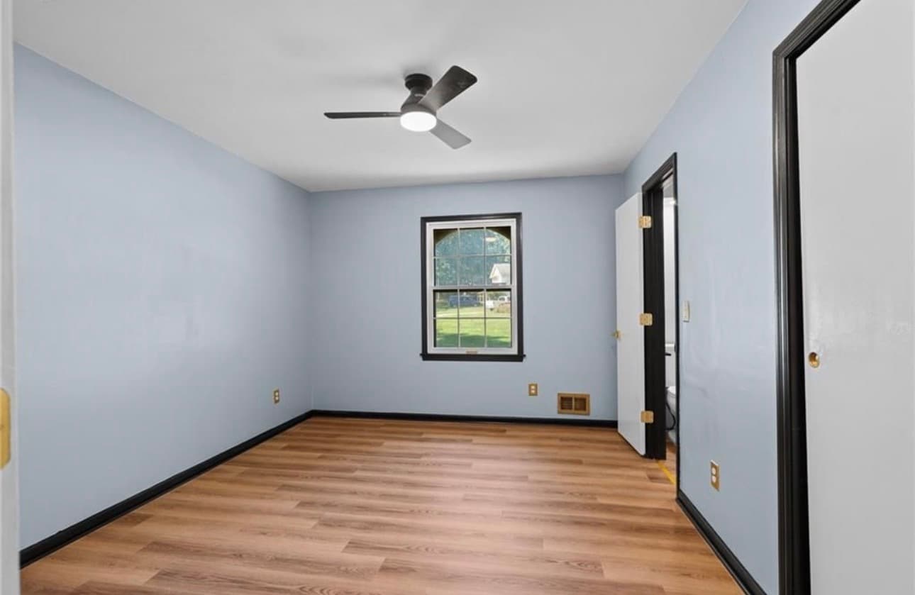 Building Photo - 6809 Lakeshore Dr