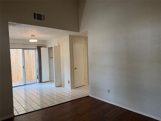 Building Photo - 7708 Brodie Ln