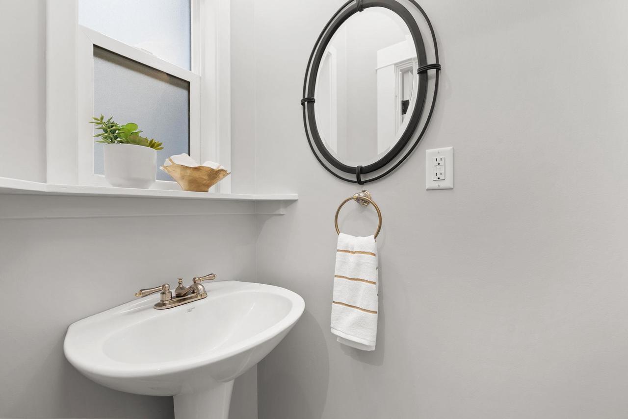 Building Photo - 820 Jenifer St