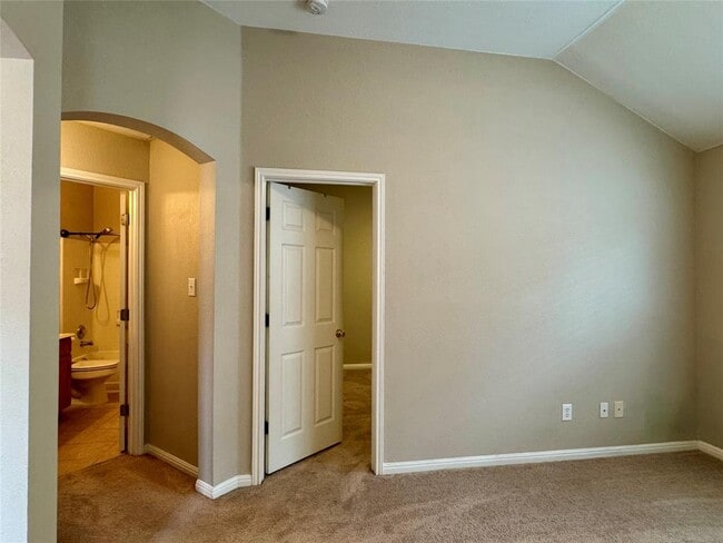 Building Photo - 13509 Shawna Dnay Dr