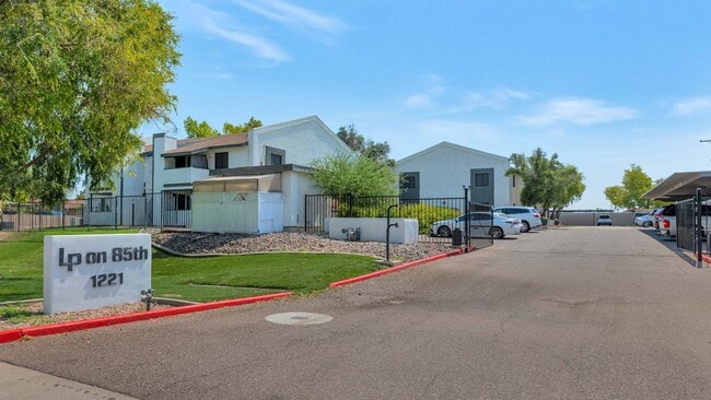 Building Photo - FANTASTIC 1 BEDROOM FOR LEASE