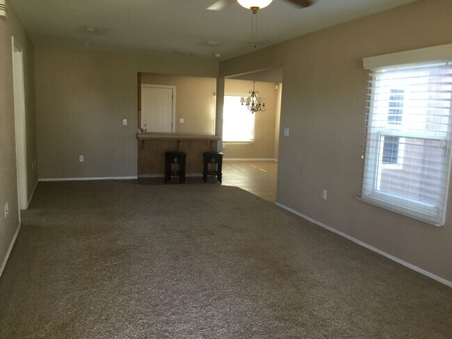 Building Photo - 5430 N Madera Ave