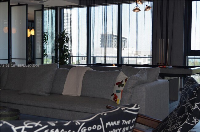 Building Photo - 121 NE 34th St