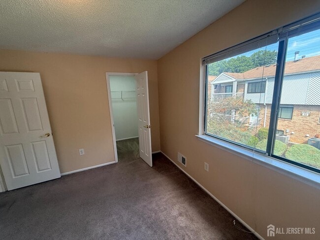 Building Photo - 1502 Edison Glen Terrace