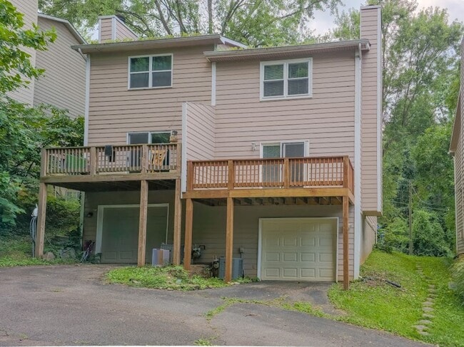 Building Photo - 650 Shadywood Ln