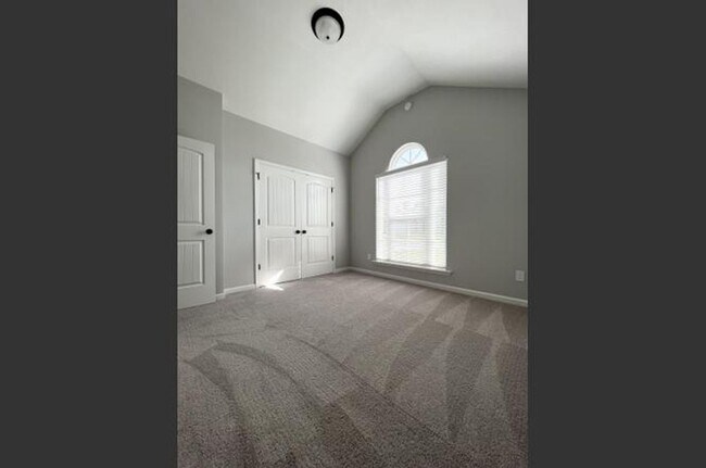 Building Photo - 886 Goodale Dr