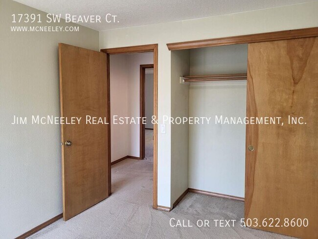 Building Photo - 17391 SW Beaver Ct