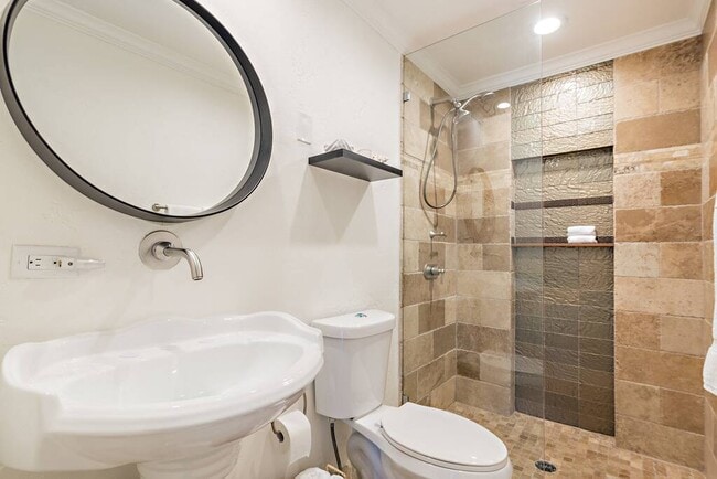 Building Photo - 234 Gregory Rd