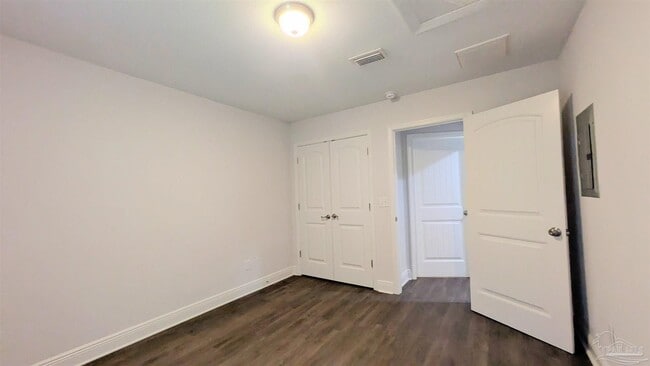 Building Photo - 313 N Navy Blvd