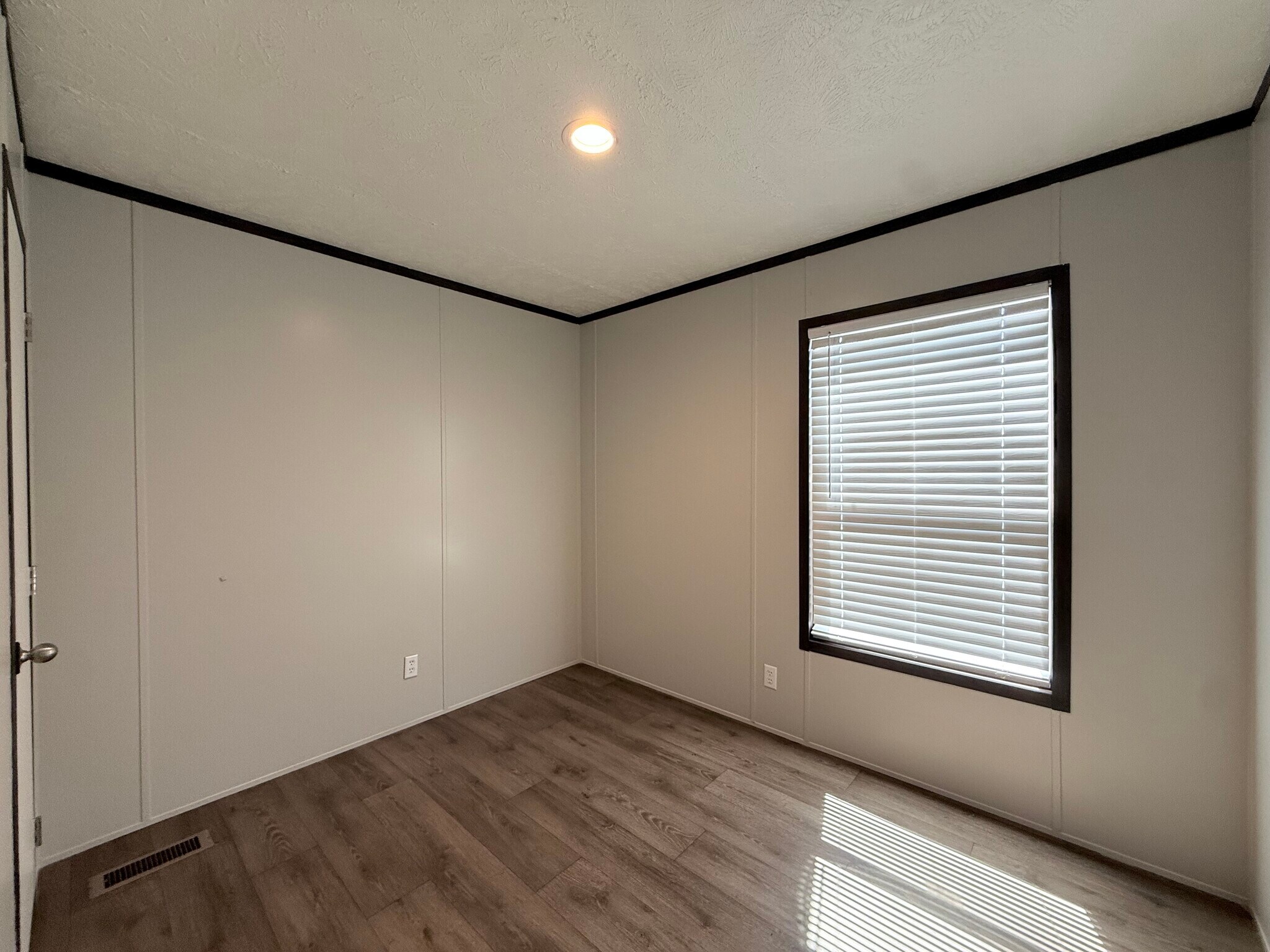 Building Photo - 135 Prairie Dr