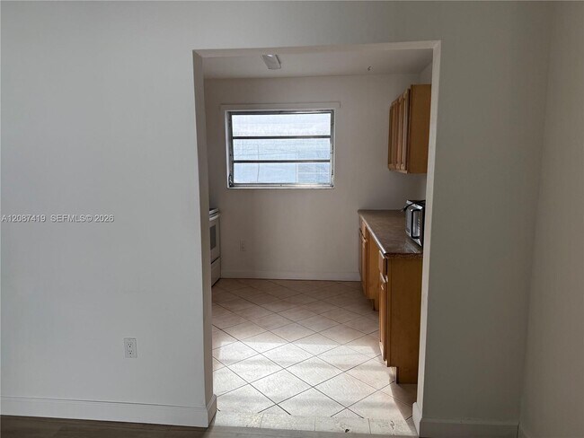 Building Photo - 767 SW 9th St
