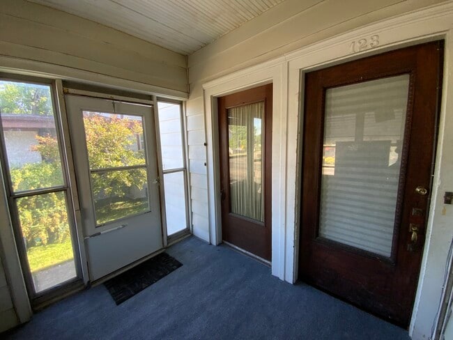 Building Photo - 123 N Gilbert St