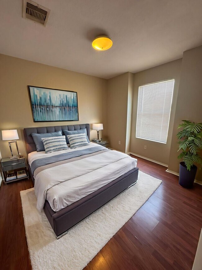 Building Photo - GREAT HOME  |  3 BEDROOMS + OFFICE  |  CLO...
