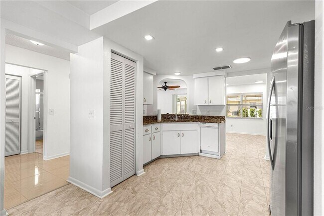 Building Photo - 9662 SW 95th Ct