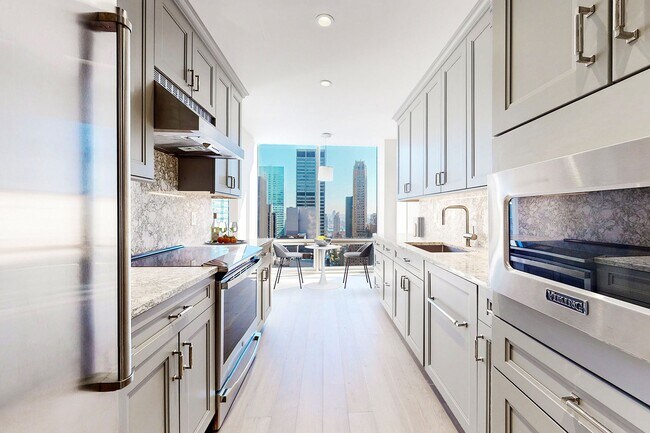 Building Photo - 641 5th Ave