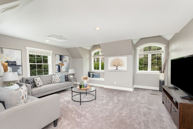 Building Photo - Beautiful Bellevue home with a View!