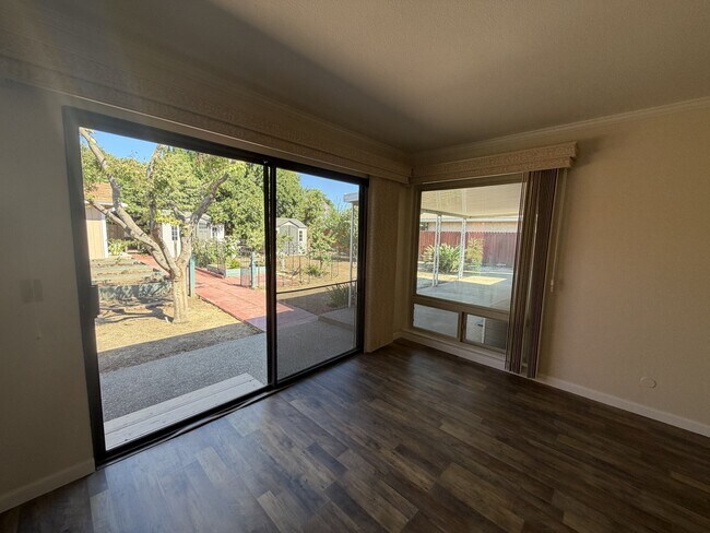 Building Photo - 113 Riverview Ct