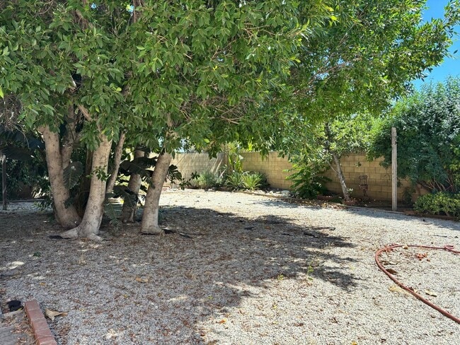 Building Photo - Welcome to this stunning 3-bedroom, 2.5-ba...
