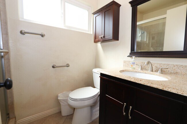 Building Photo - **24210 Sylvan Glen Rd #F Diamond Bar** 2 bedroom 2 bath Townhouse !!