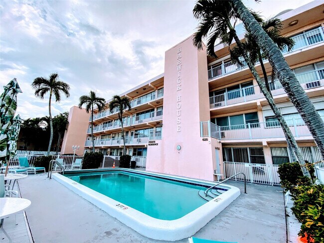 Building Photo - 625 Antioch Ave