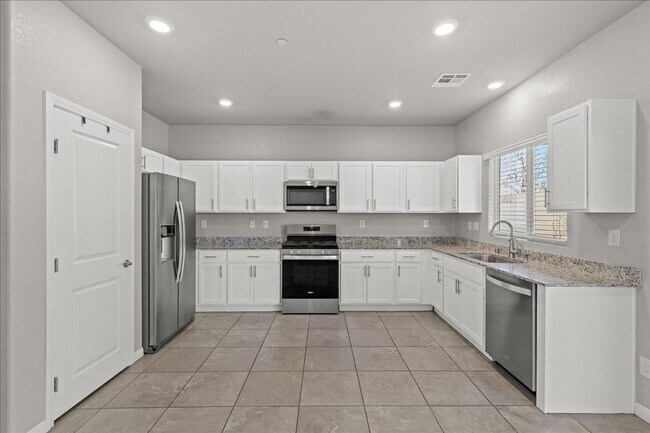 Building Photo - 7910 Diamond Sky Ave