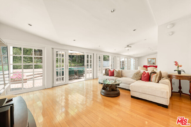 Building Photo - 1148 Coldwater Canyon Dr
