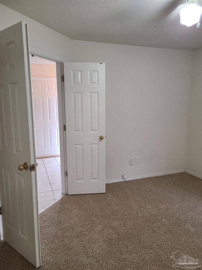 Building Photo - 112 Mirabelle Cir