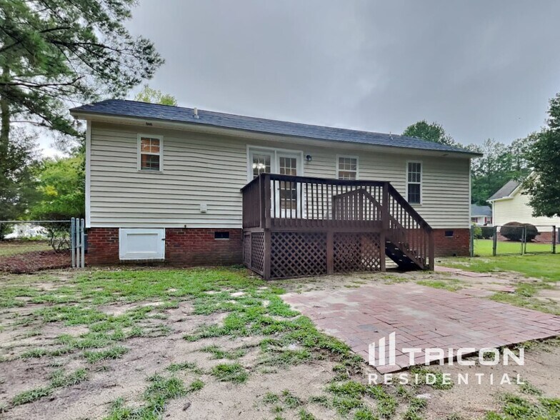 Building Photo - 139 Creekside Dr
