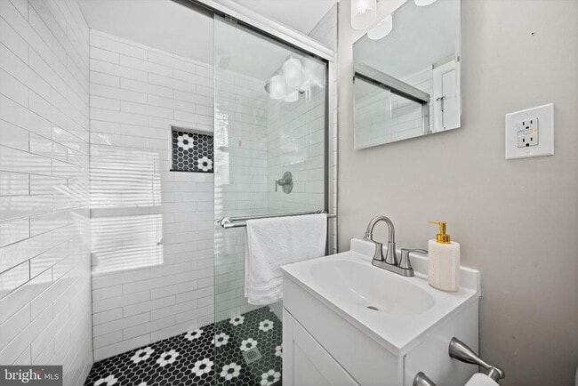 Building Photo - 9109 Pinehurst Dr