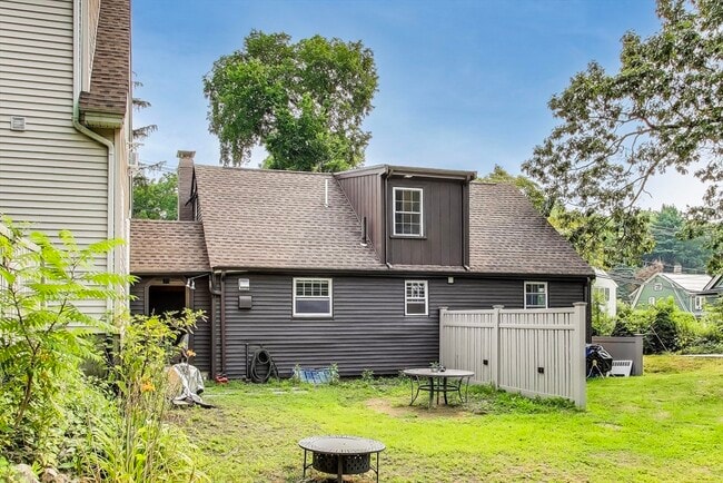 Building Photo - 40 Dunster Ln