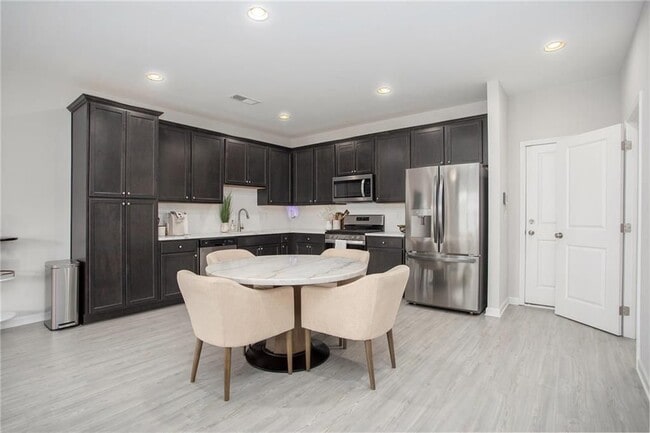 Building Photo - 1961 James Red Moore Blvd