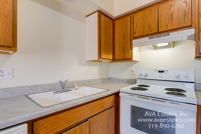 Building Photo - 531 S Angus Ave