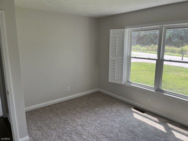 Building Photo - 3 br, 2 bath House - 2550 Louisville Boatd...