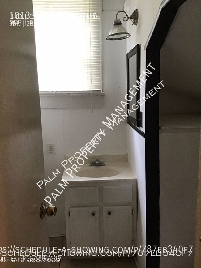 Building Photo - 1013 E Park Ave