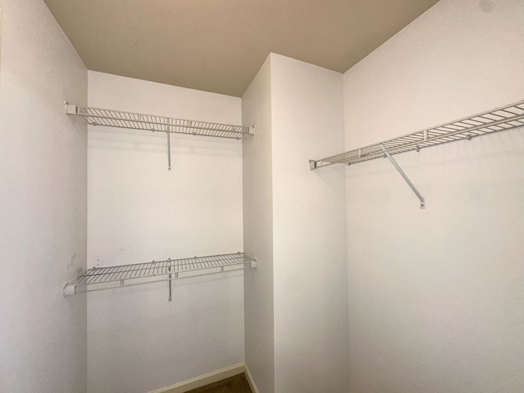Building Photo - 2249 Knoxhill View