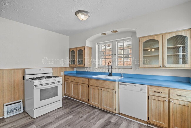 Building Photo - 8026 Wynwood Dr