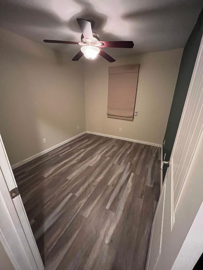 Building Photo - Darling 2+2 Condo W/Views + Amenities in g...