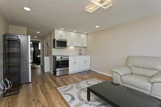 Building Photo - Walking Distance to the Beach & Furnished... Aloha Lani #1606 - 1 BD 1 BA 1 PRK