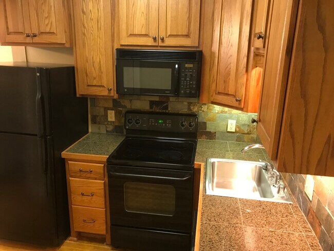 Full size appliances - 510 W 17th St