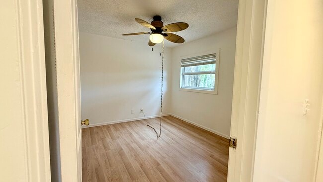 Building Photo - 9243 Green Meadows Way