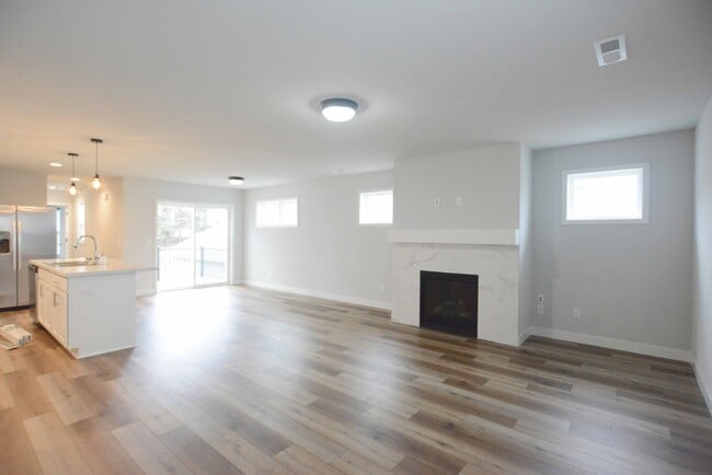 Building Photo - 2833 Endive Dr